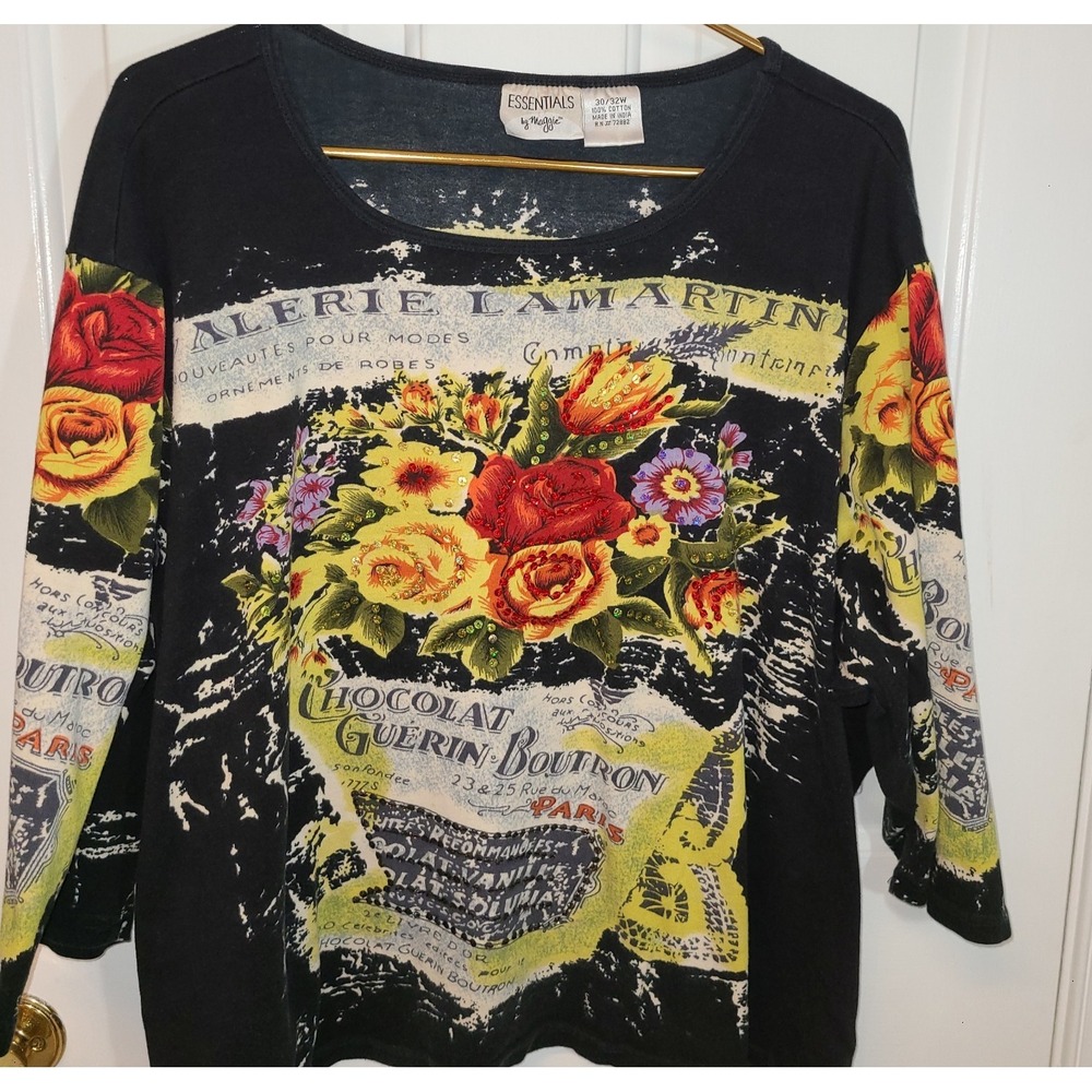 Essentials by Maggie plus size graphic Women's Top size 30/32W‎ Flowers Sequins